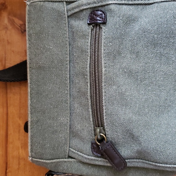 Little crossbody bucket bag by Dockers - Picture 3 of 9